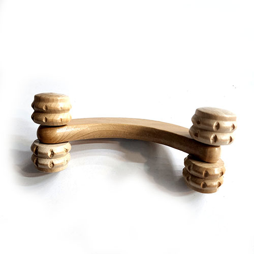 ماساژور چوبی غلتکی چهار چرخ ماساژور چوبی غلتکی چهار چرخ